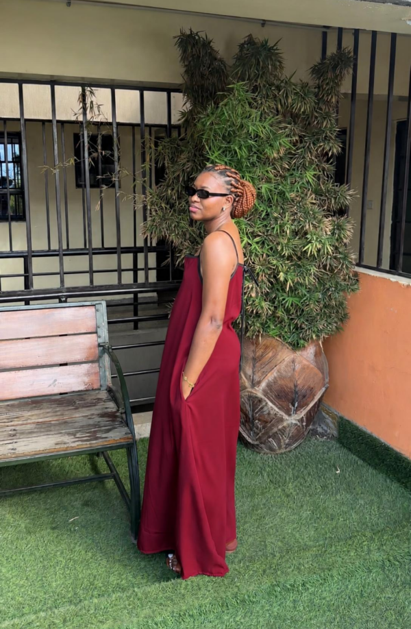 22 Zalen Maxi Dress (Flowy)
